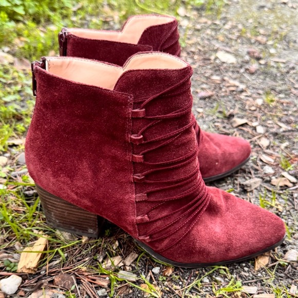 SOLE SOCIETY Burgundy Suede Ruched Ankle Boots Block Heel Side Zip Women's 7.5 - Picture 4 of 8